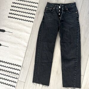 BLACK ZARA STRAIGHT JEANS